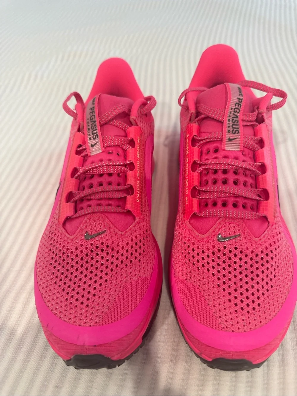Nike Unisex Pegasus Premium in Volt Pink